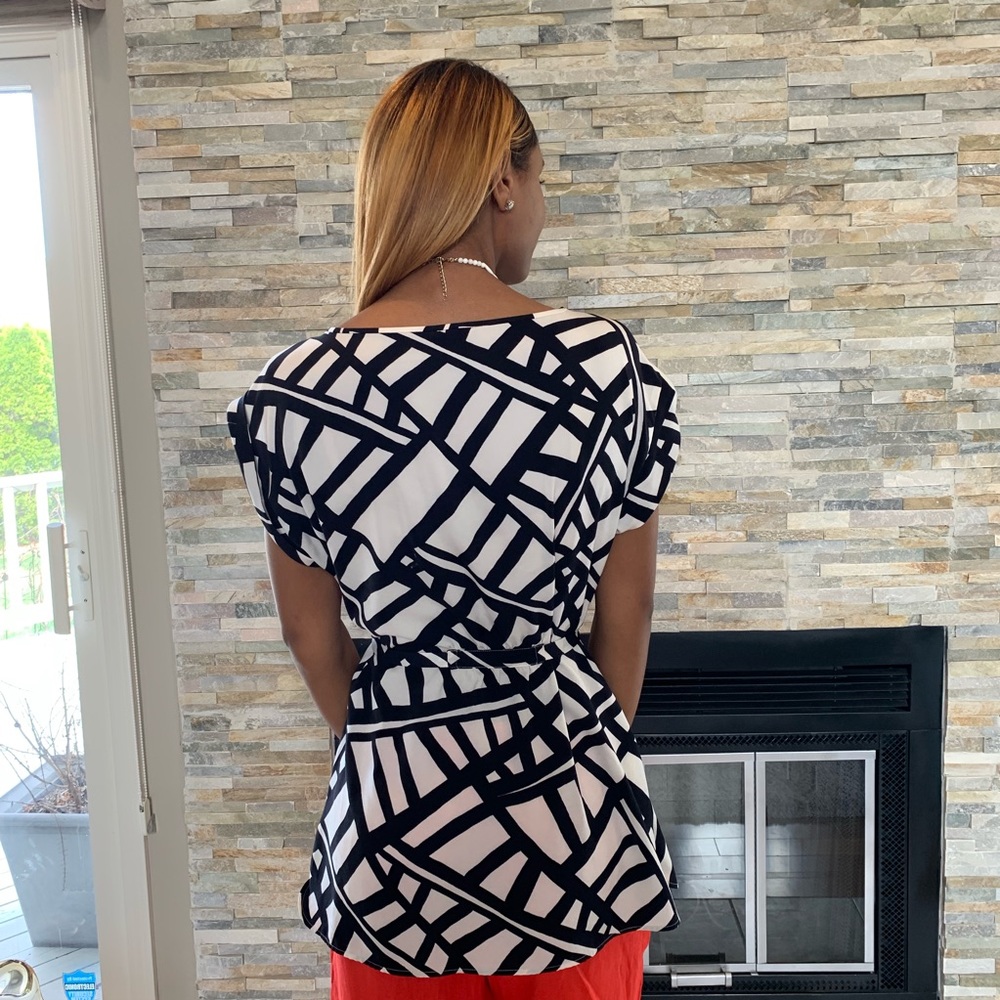 Ann Taylor M blouse short sleeve tie front - Picture 8 of 8